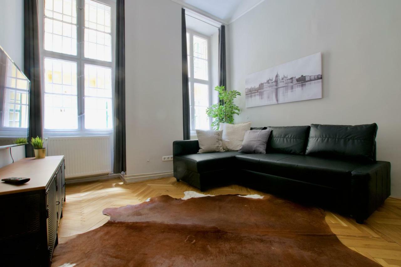 Standard By Hi5 - Steindl Street